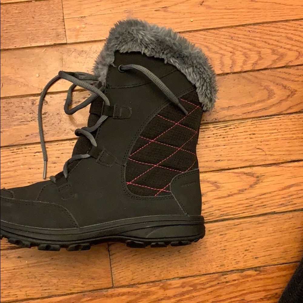 Kids winter boots size 3